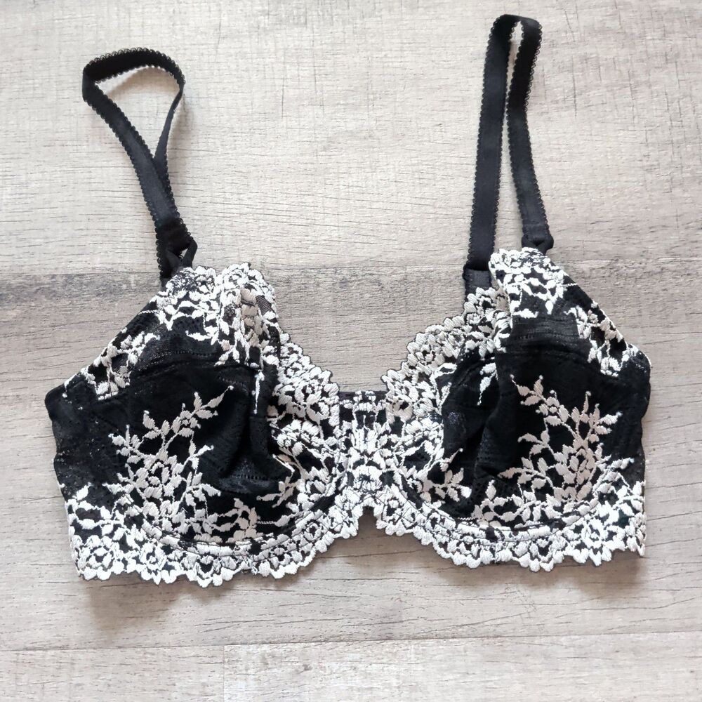 Woman’s Wacoal Lace Black Balconette Bra Size 32D
